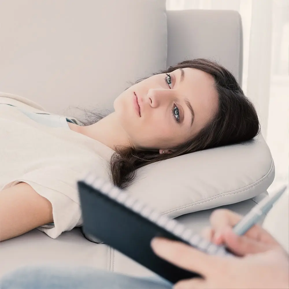 Seduta di psicoterapia per la dipendenza da alcol